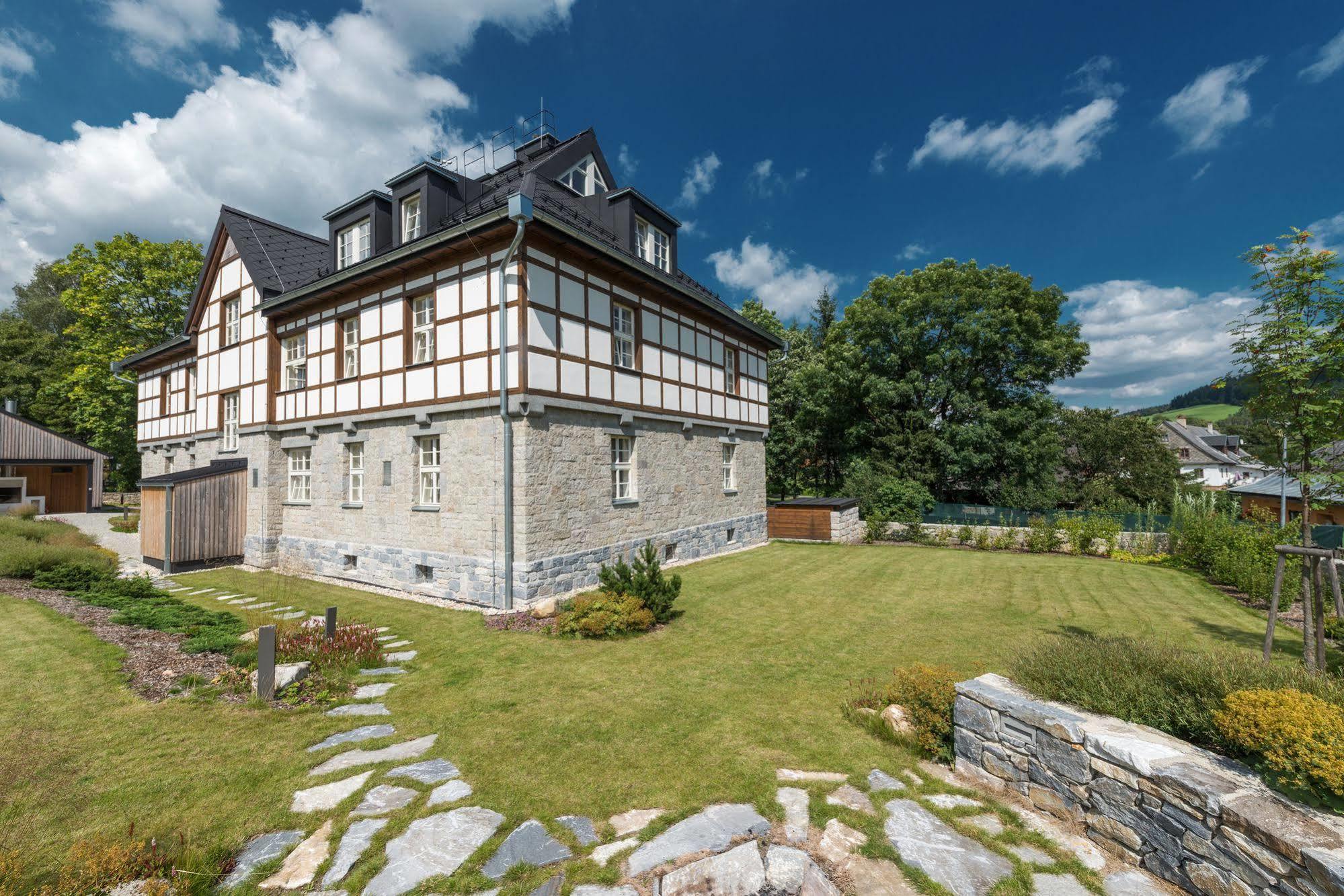 Theresian Apartment